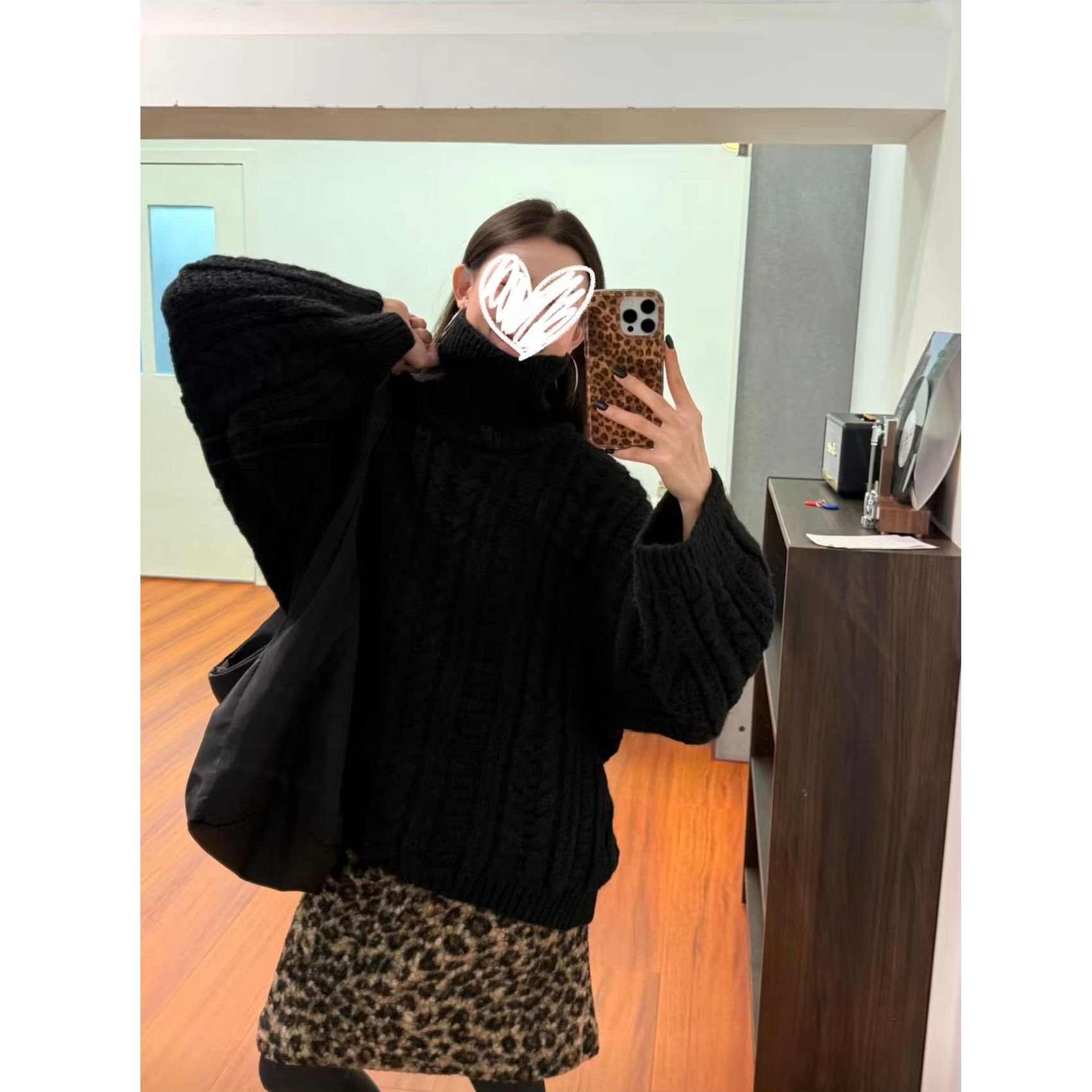 慵懒秋冬廓形宽松高领大毛衣女+复古风豹纹直筒半身裙两件套D1079