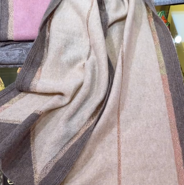 顶奢羊绒围巾 米 羊绒长巾 柔软细腻 手感好到爆 搭配气质感拉满