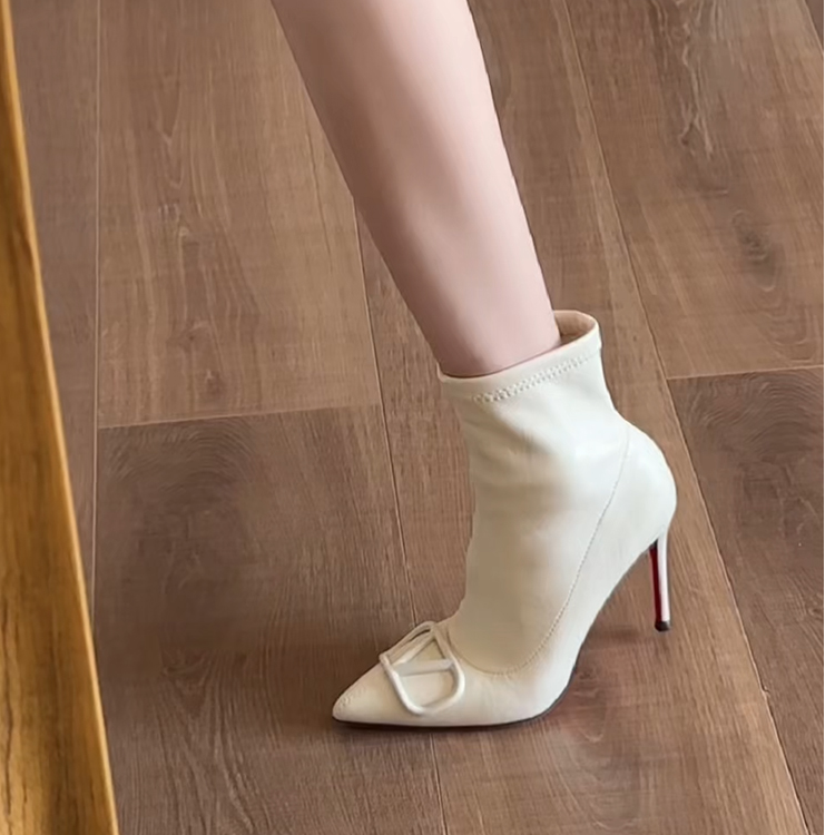La'ureltree 性感御姐V扣红底高跟鞋靴子尖头白色短靴通勤瘦瘦靴