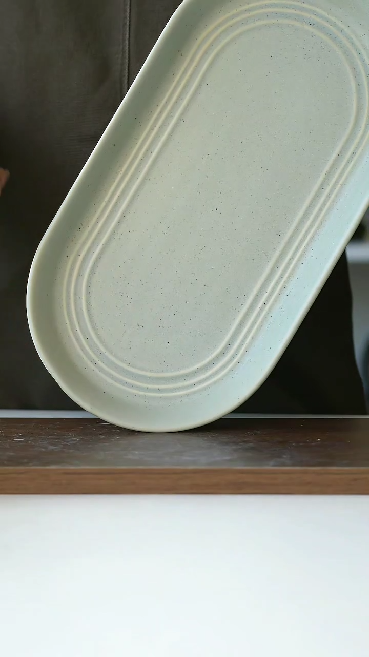 【闪购商品】陶瓷微瑕TK31cm青玉椭圆盘@4-2@