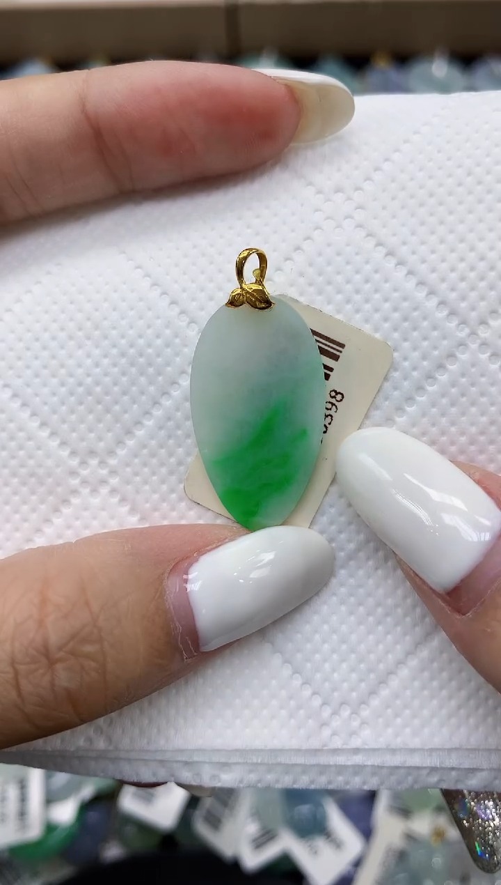 颈饰18K金镶嵌翡翠11111111111