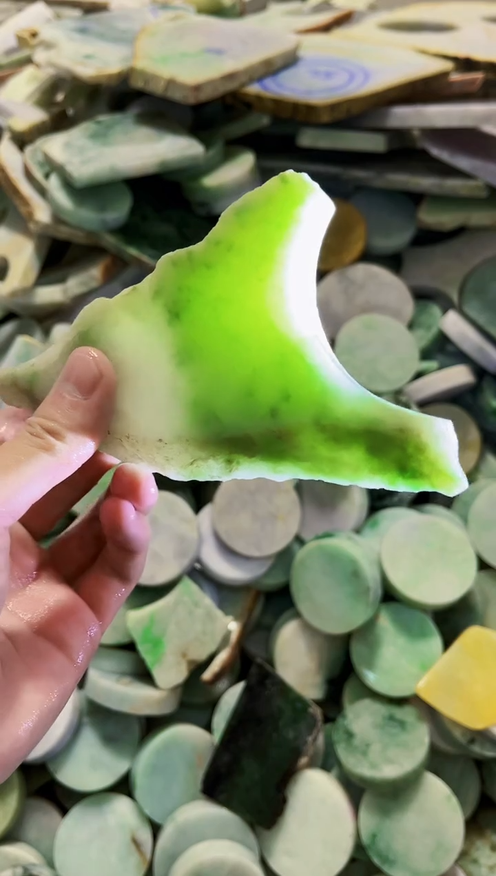 【闪购商品】翡翠颈饰未镶嵌A货吴玉510