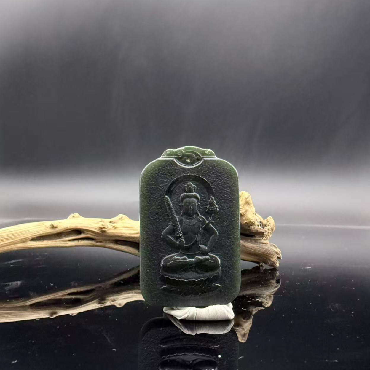  和田玉虚空吊坠（牛虎）2383