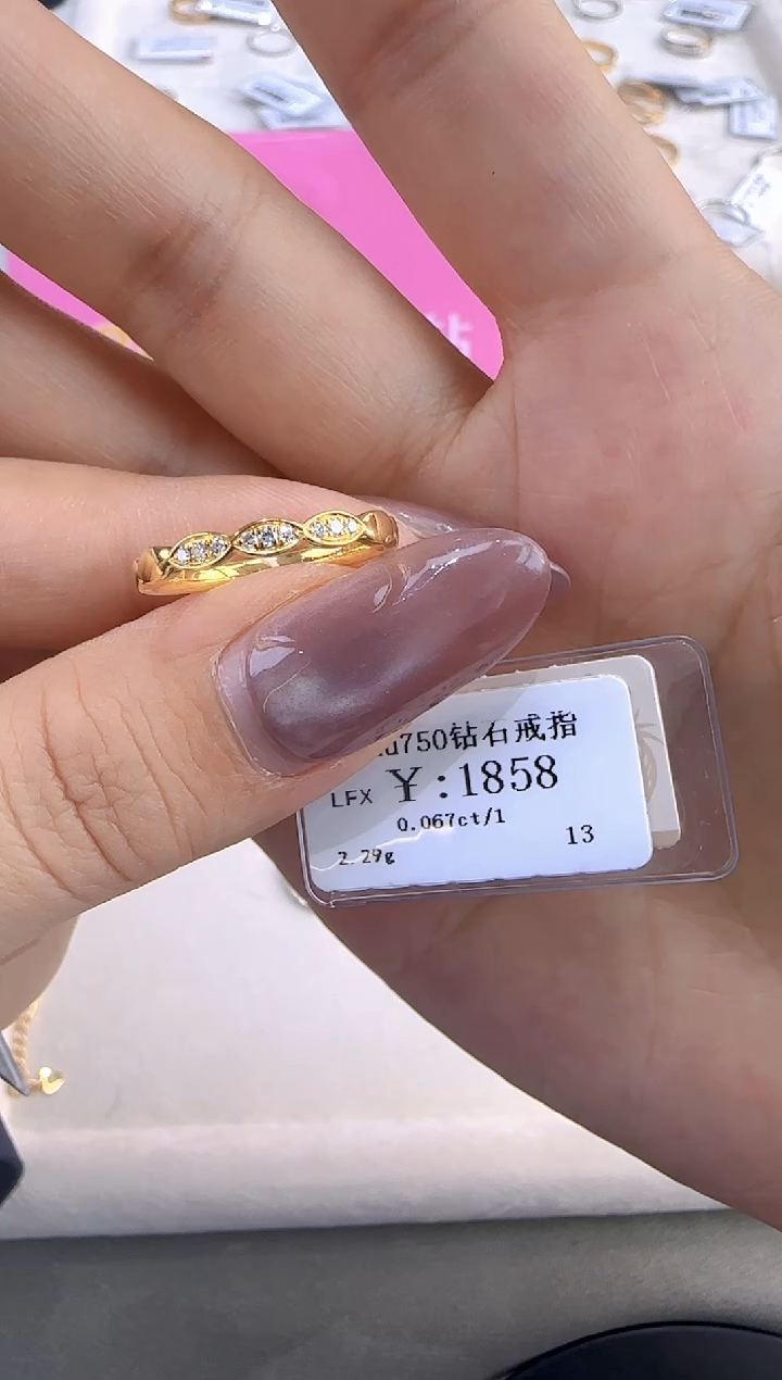 【闪购商品】钻石戒指/指环18K金镶嵌167800