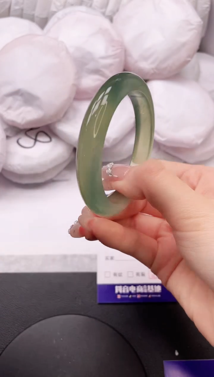 【闪购商品】石英质玉手镯未镶嵌24K251-53