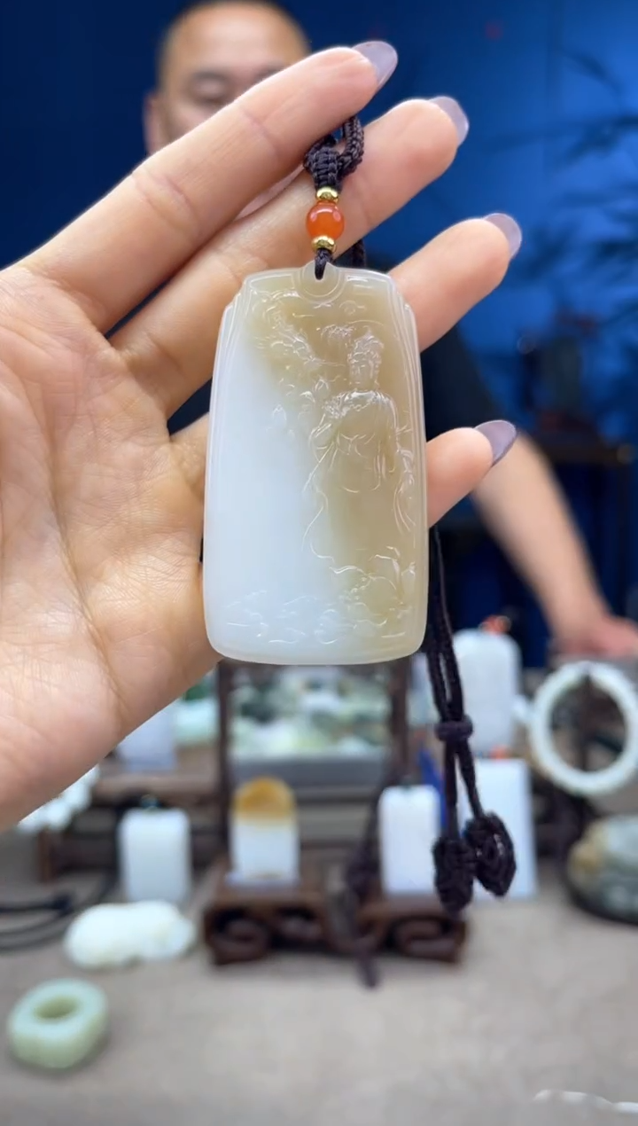 和田玉未镶嵌颈饰1