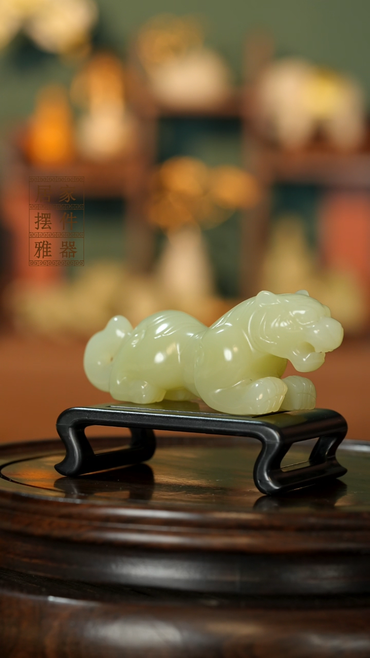 玉《伏虎如虎添翼》摆件
