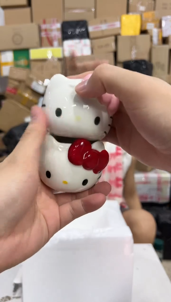 瓷片小号红色加粉色kt头型小茶杯 微瑕
