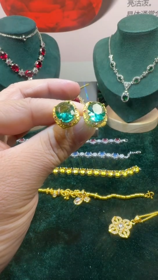 18K金镶嵌耳饰祖母绿2