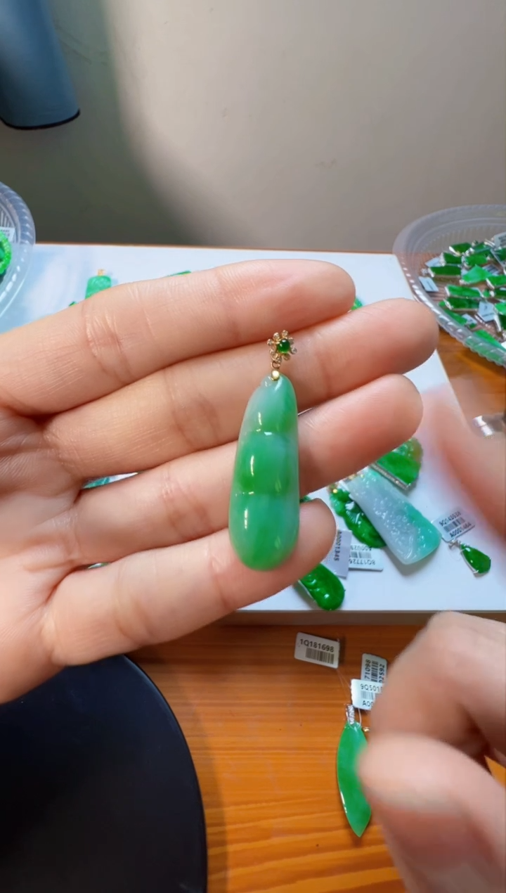 【闪购商品】翡翠吊坠(不含链)18K金镶嵌1980