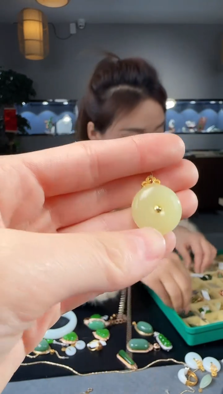 【闪购商品】和田玉吊坠(不含链)18K金镶嵌1