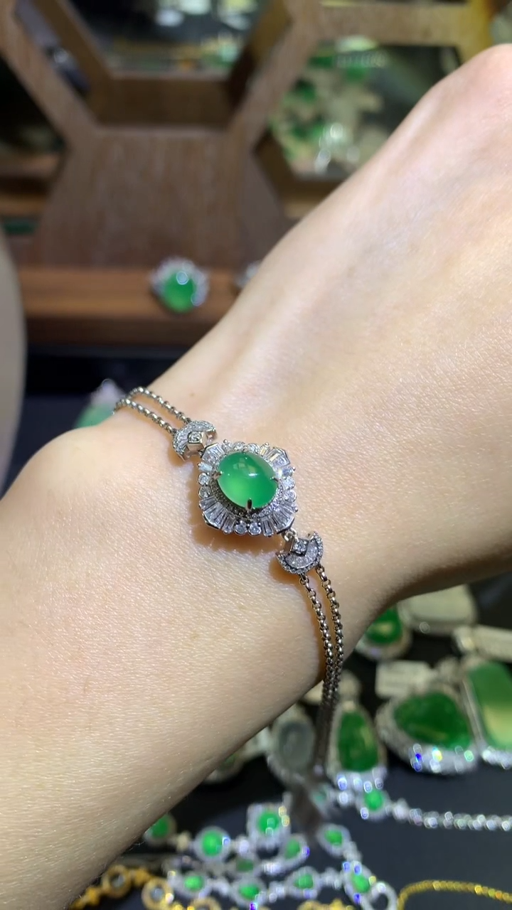 【闪购商品】翡翠吊坠(不含链)18K金镶嵌手链