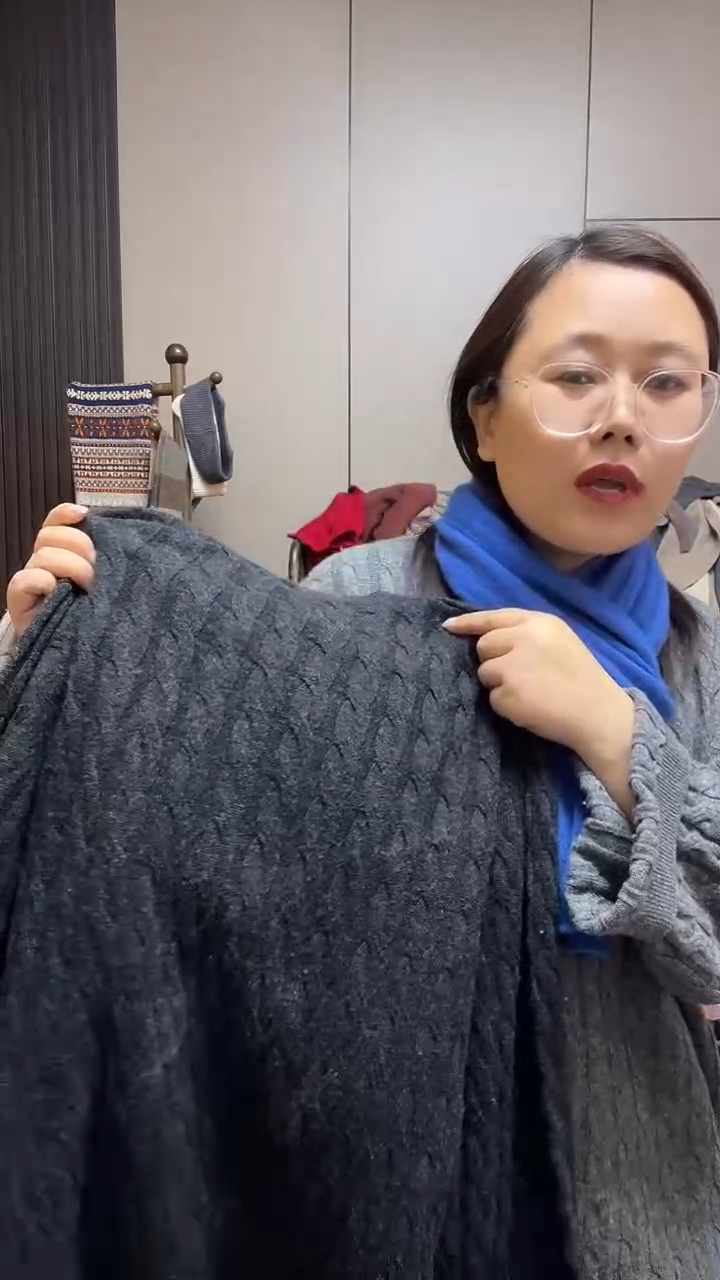 重磅麻花羊绒衫深灰色