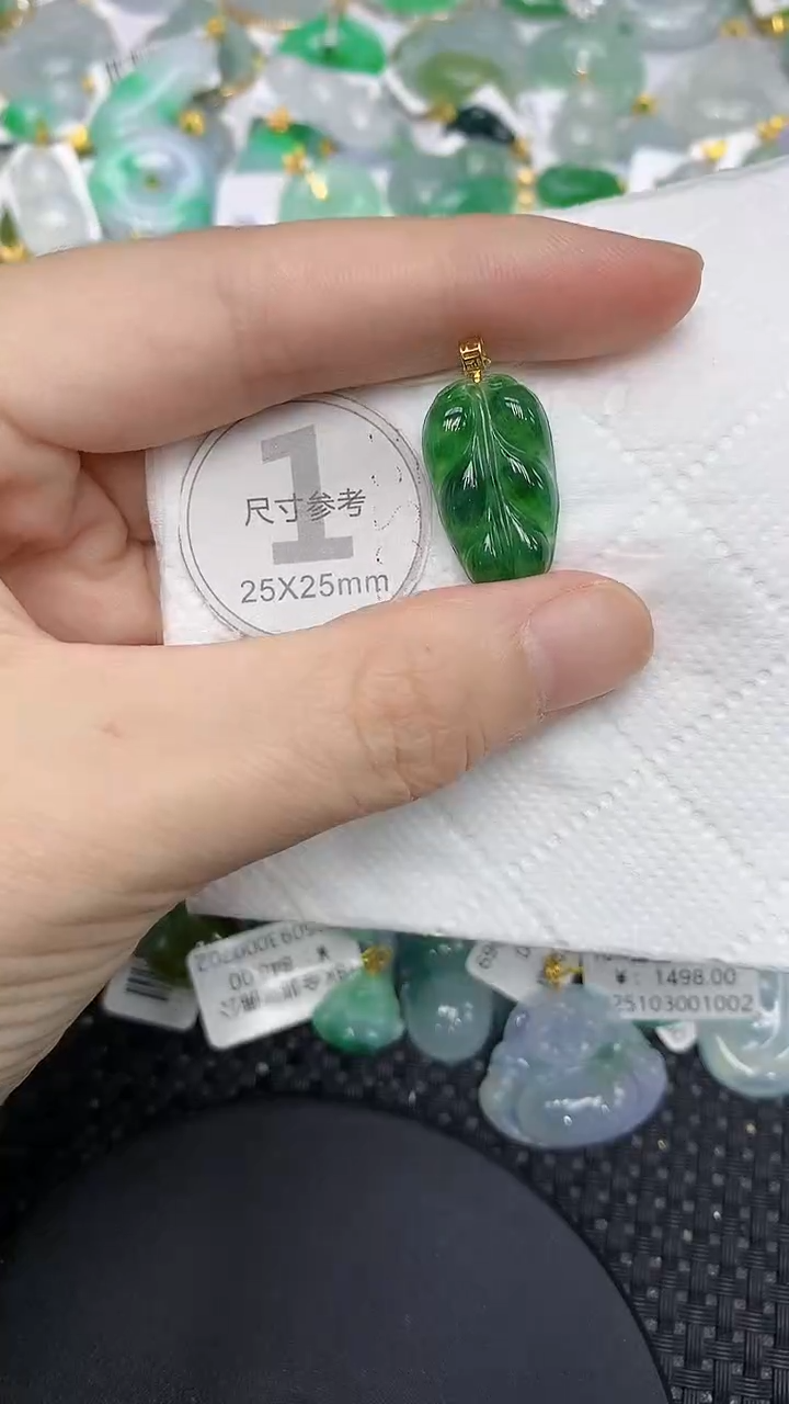 颈饰18K金镶嵌翡翠1111111111