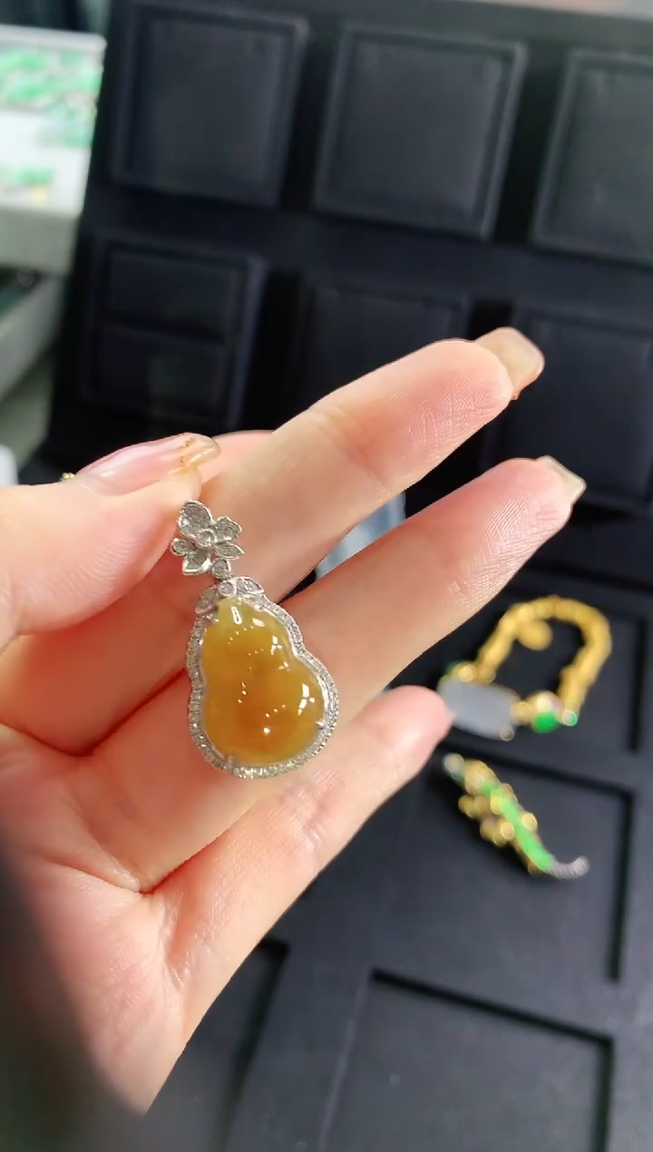 【闪购商品】翡翠吊坠(不含链)18K金镶嵌吊坠