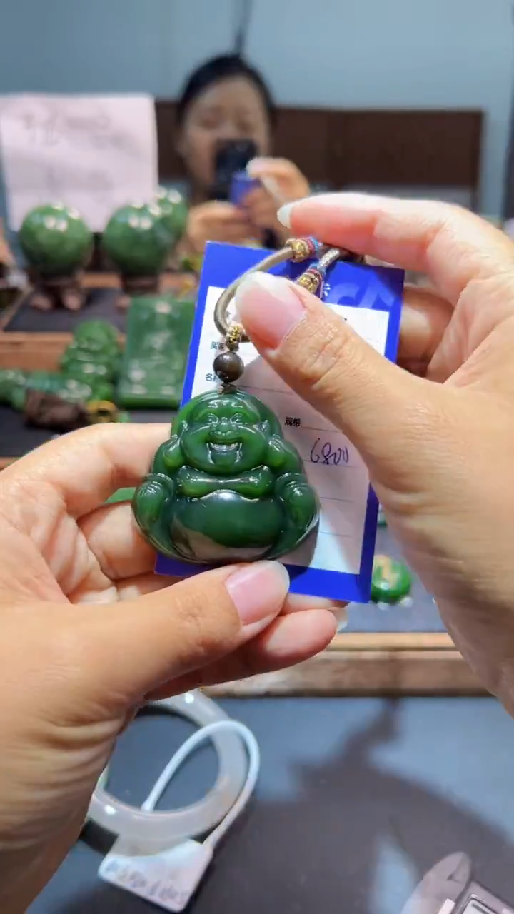 颈饰未镶嵌和田玉（碧玉）1