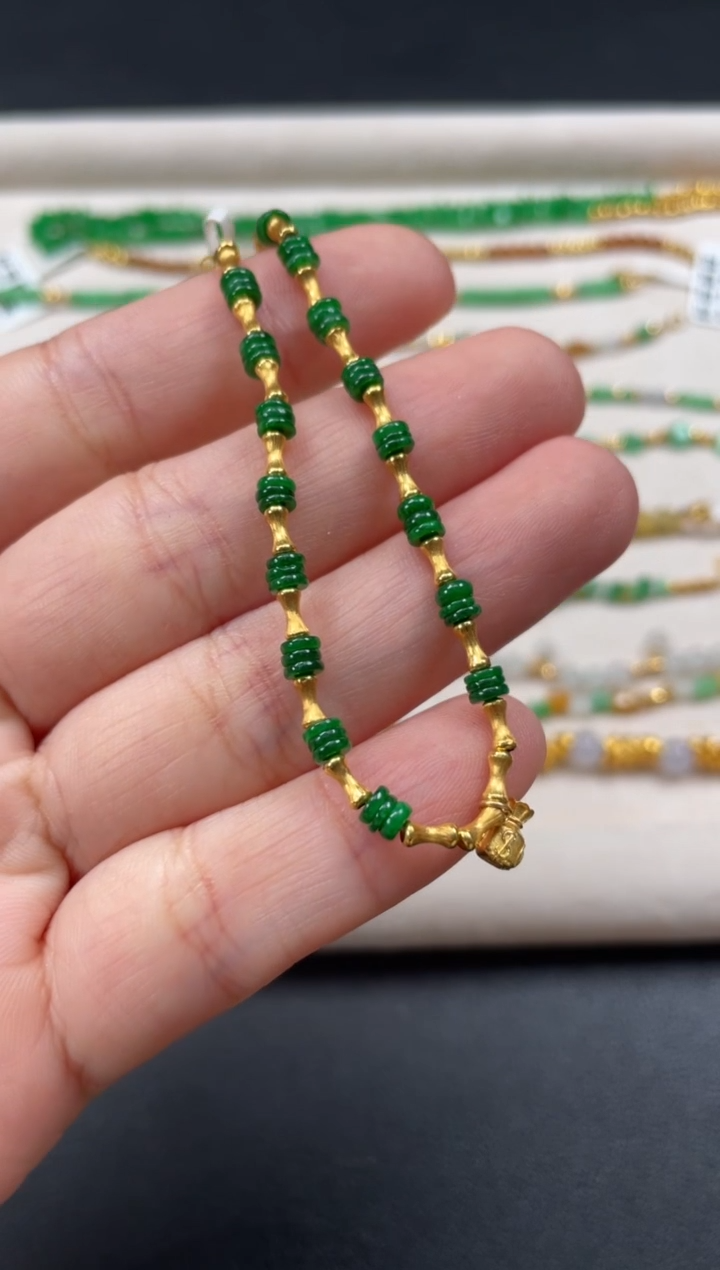18K金镶嵌手链翡翠一条   P365