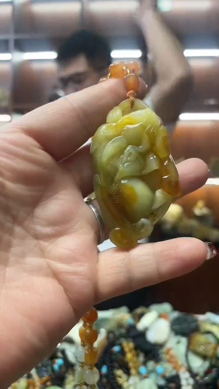 未镶嵌蛇纹石玉吊坠      