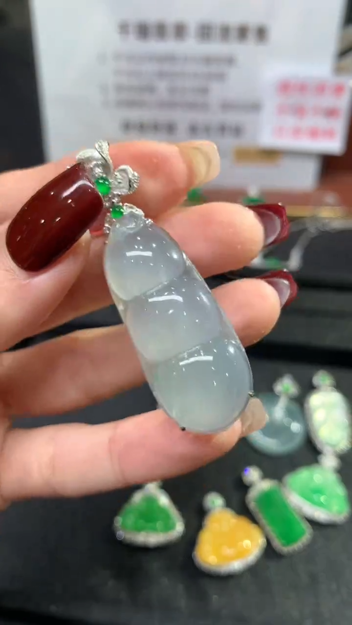 【闪购商品】翡翠吊坠(不含链)18K金镶嵌豆子回流不退不换|19800+0