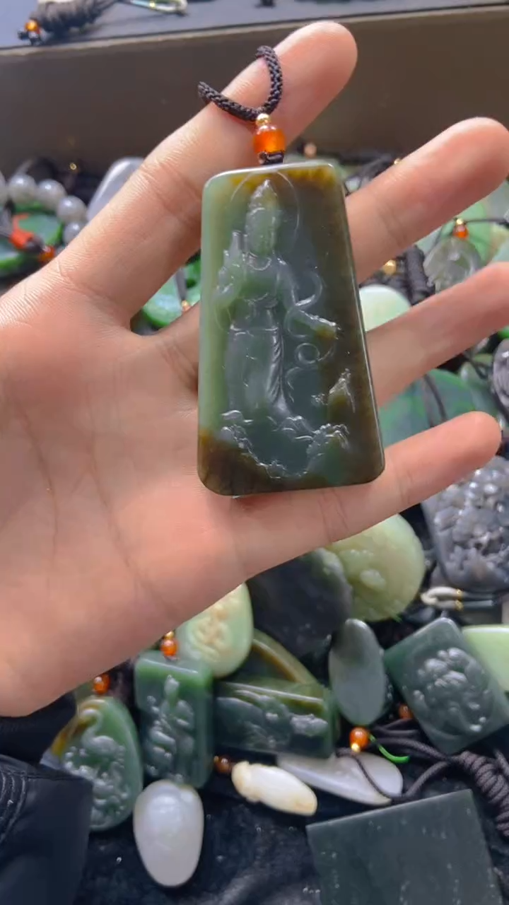颈饰未镶嵌和田玉1