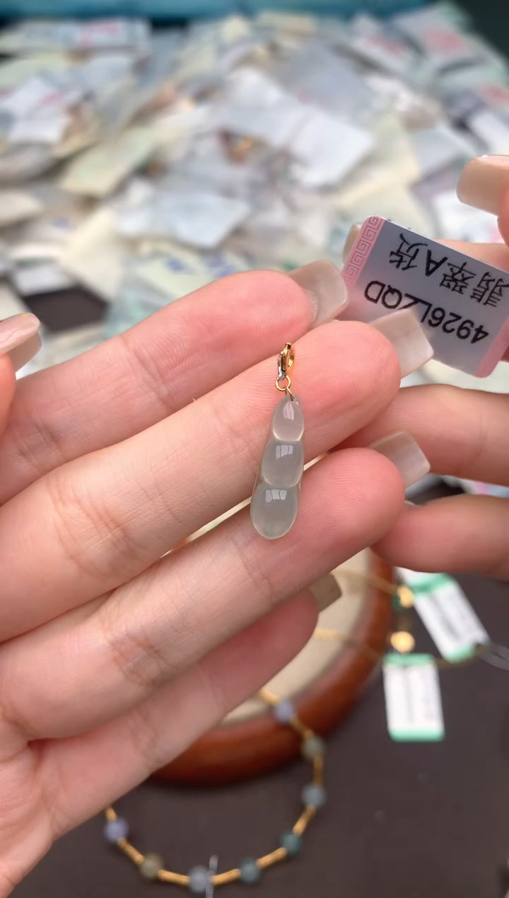 18K金镶嵌挂件翡翠一