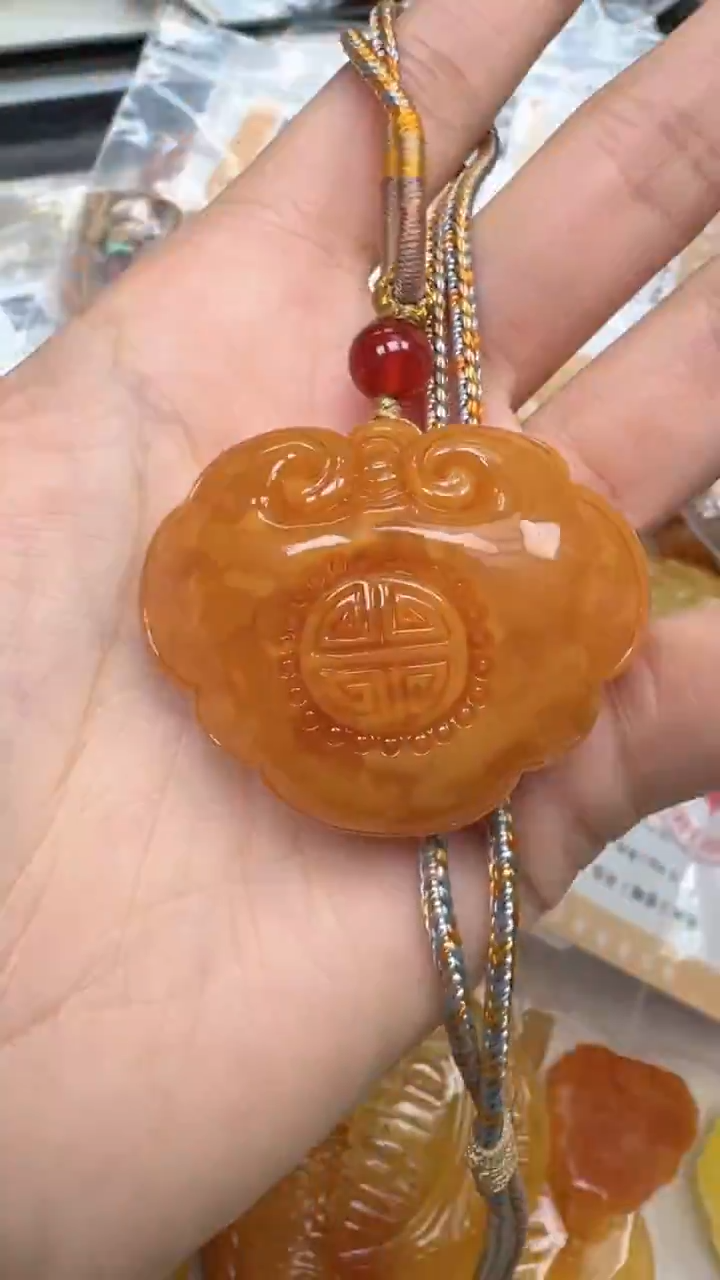 裸石琥珀未镶嵌如图