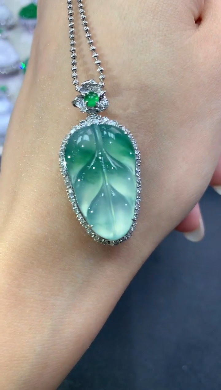 【闪购商品】翡翠吊坠(不含链)18K金镶嵌q79        