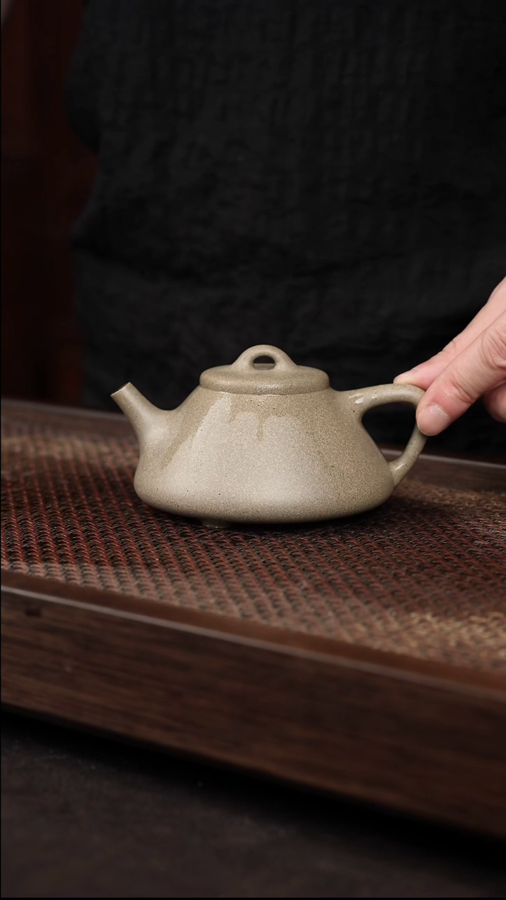 茶壶紫砂青段子冶
