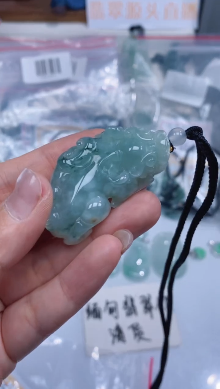 颈饰未镶嵌翡翠吊坠