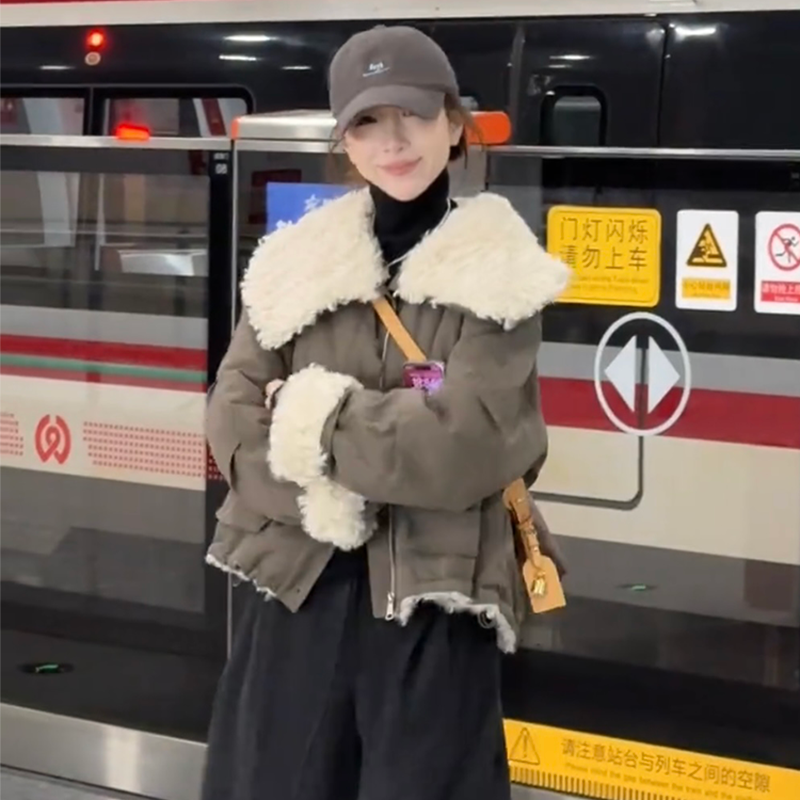 2025冬季新款短款时尚羊羔毛外套女毛领加厚保暖显瘦休闲通勤棉服