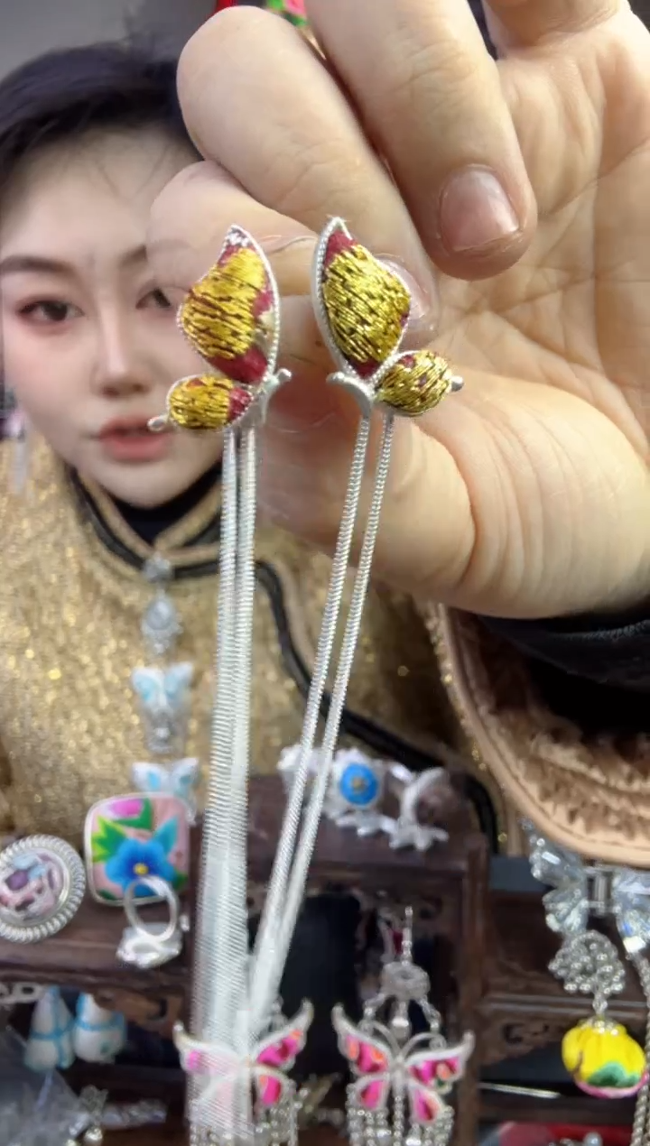 【闪购商品】刺绣纯手工苗绣非遗耳钉款