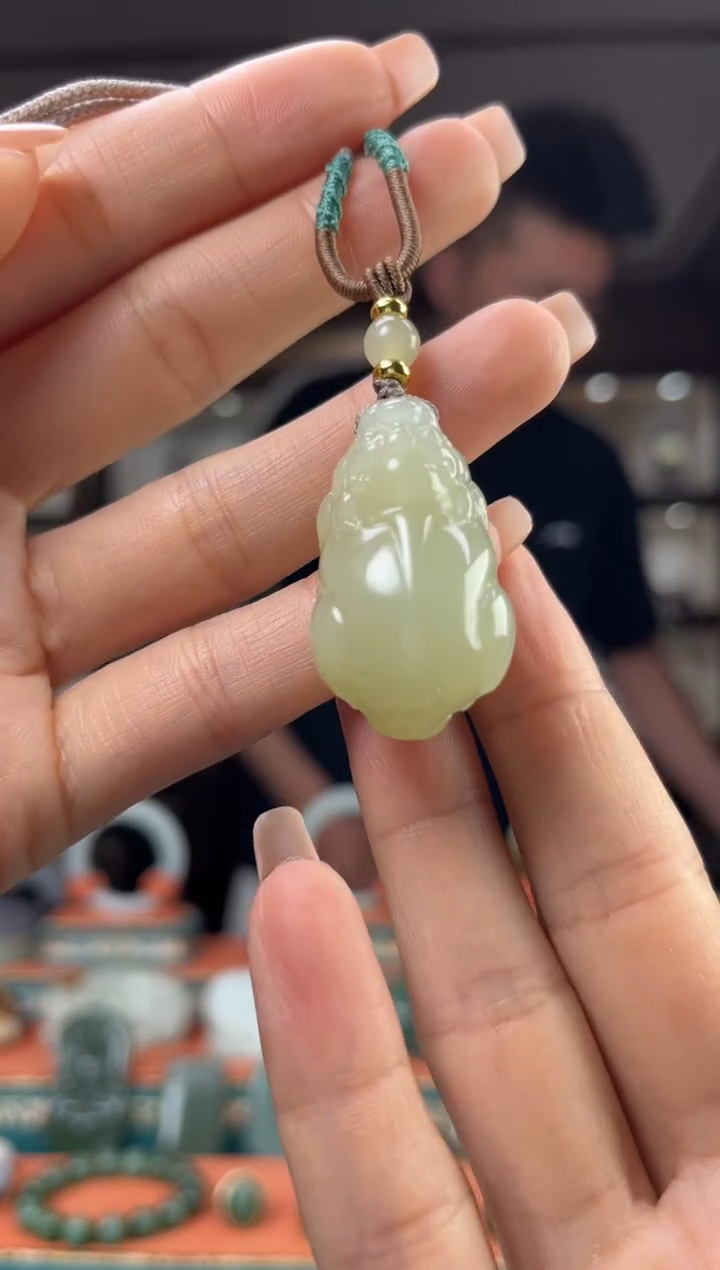 和田玉未镶嵌颈饰佩佩