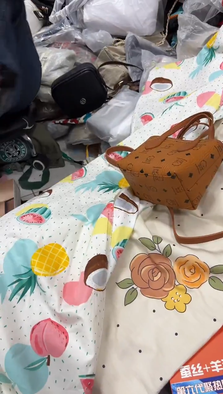 PU上车啦 宝宝们抓紧时间去下方链接拍吧单人被套发一个颜色不挑