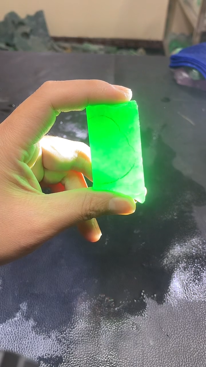 玉冰满绿边角毛坯