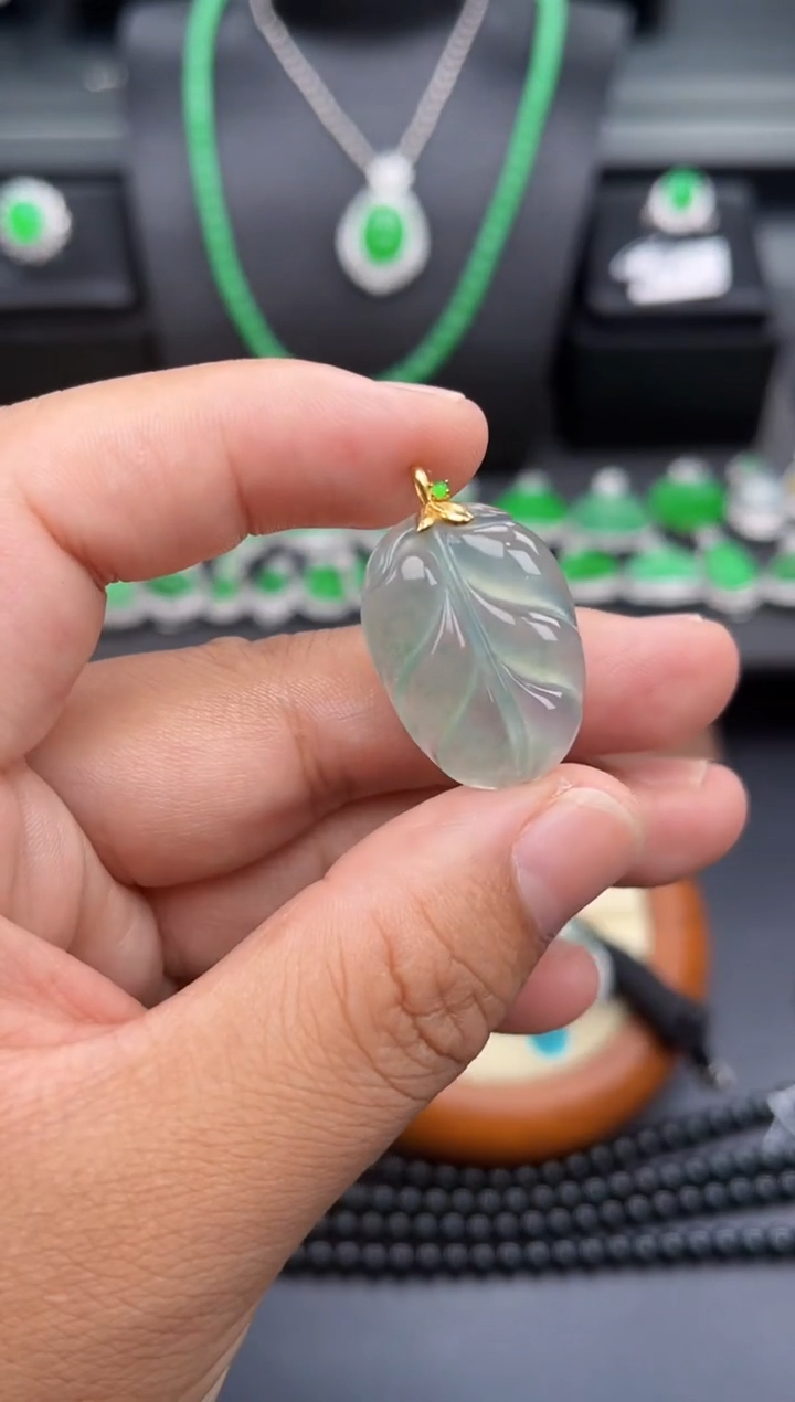 吊坠(不含链)18K金镶嵌翡翠M**a多人