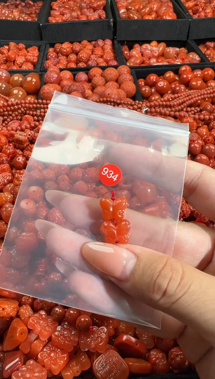 南红玛瑙未镶嵌颈饰1