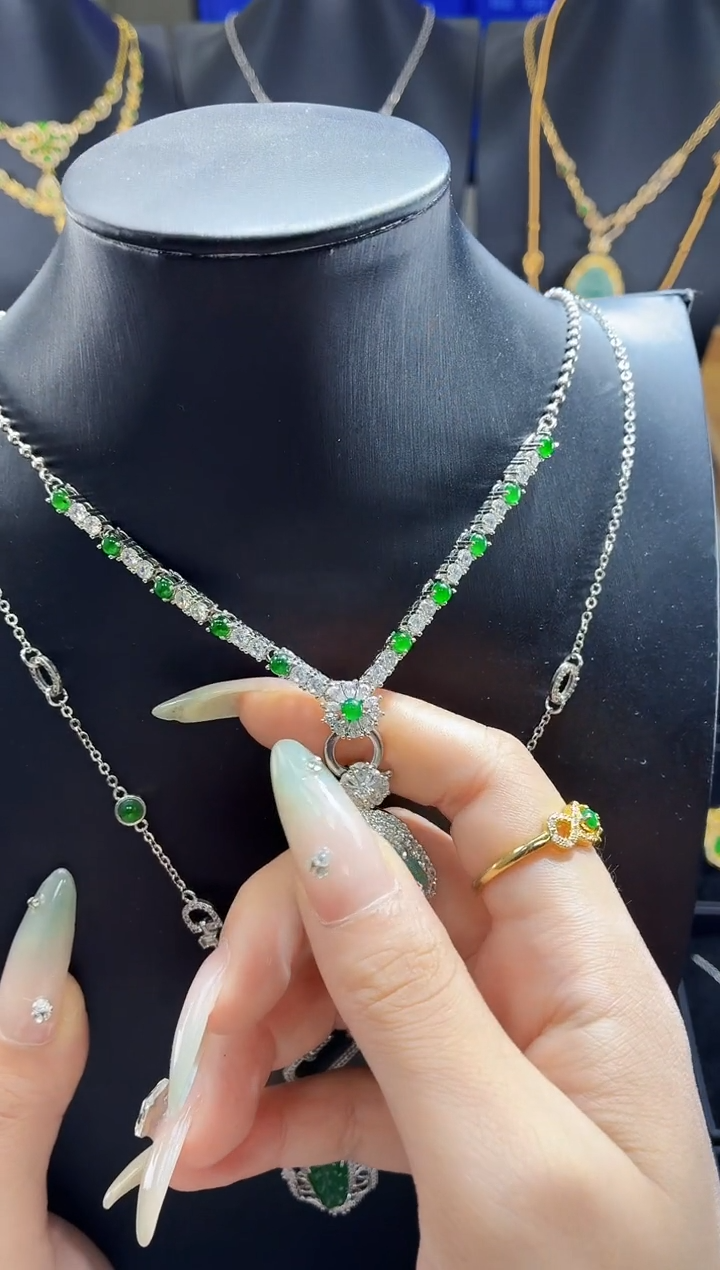 翡翠未镶嵌吊坠(不含链)天然翡翠a货 多样性发其一