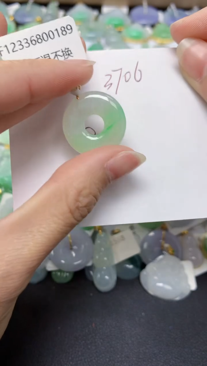 【闪购商品】翡翠18K金镶嵌颈饰 天然翡翠A货