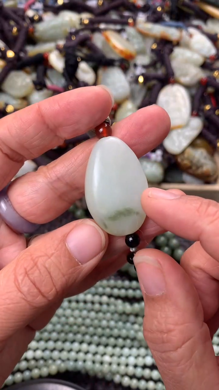 【闪购商品】和田玉颈饰未镶嵌多样性发货没有证书拍一发一有瑕