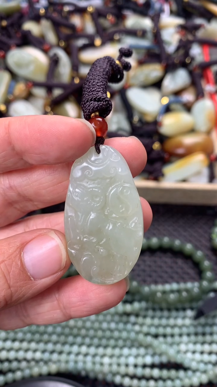 【闪购商品】和田玉颈饰未镶嵌多样性发货没有证书拍一发一有瑕