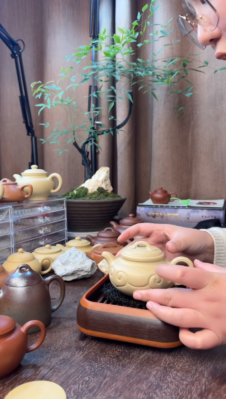 茶壶紫砂玲*仿古如意-超精工半手-至纯本绿-容量：230CC