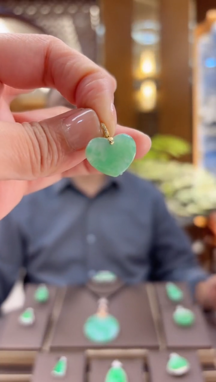 【闪购商品】翡翠吊坠(赠链)18K金镶嵌爱心吊坠