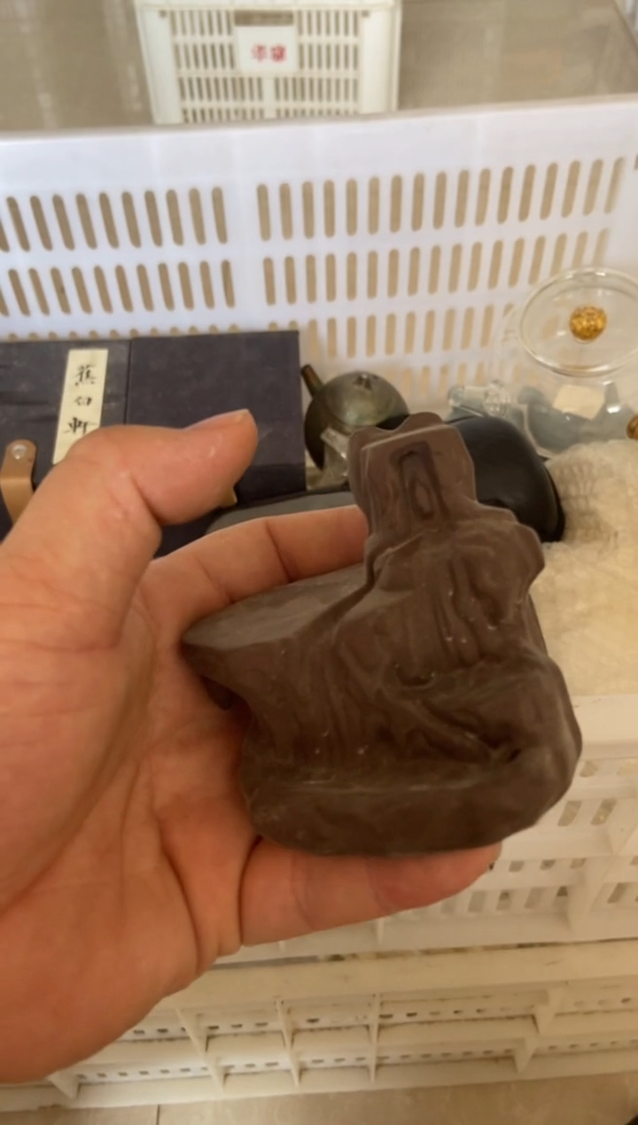 摄影的产品有使用过的痕迹有点脏介意勿拍