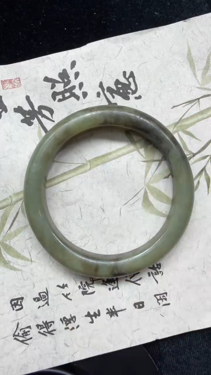 和田玉手镯未镶嵌218圈口57.7