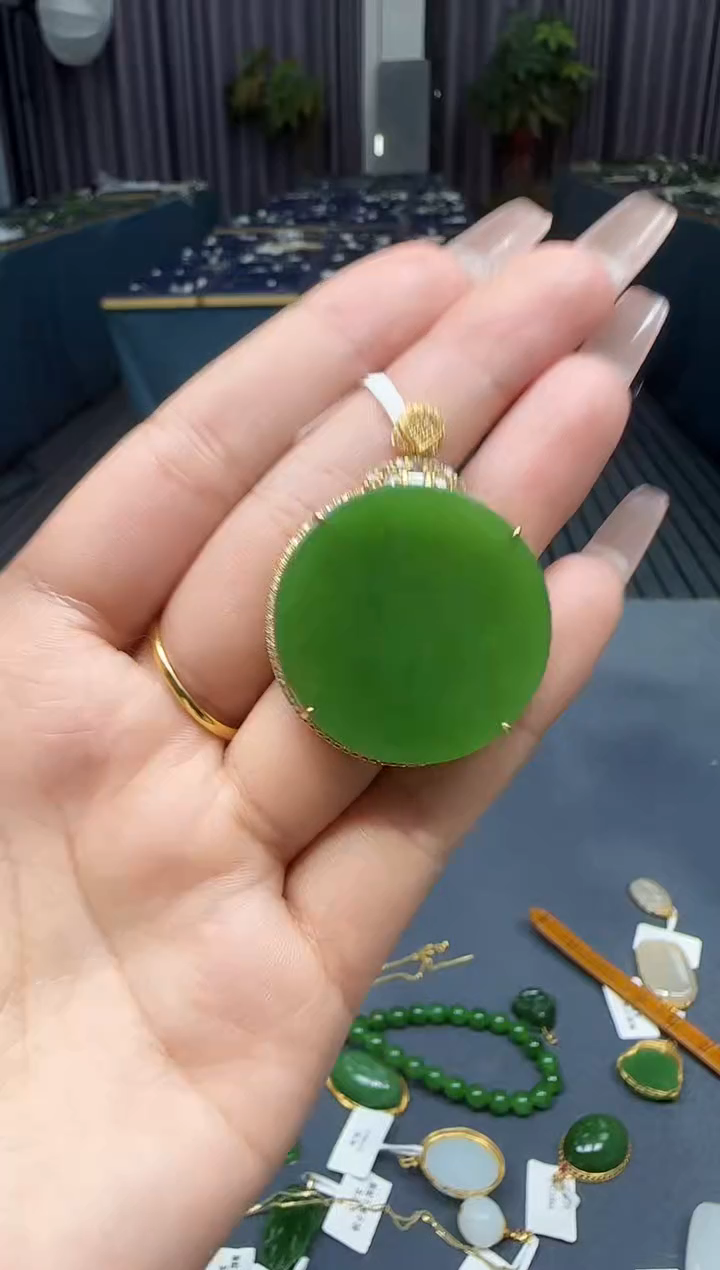 【闪购商品】和田玉挂件18K金镶嵌1