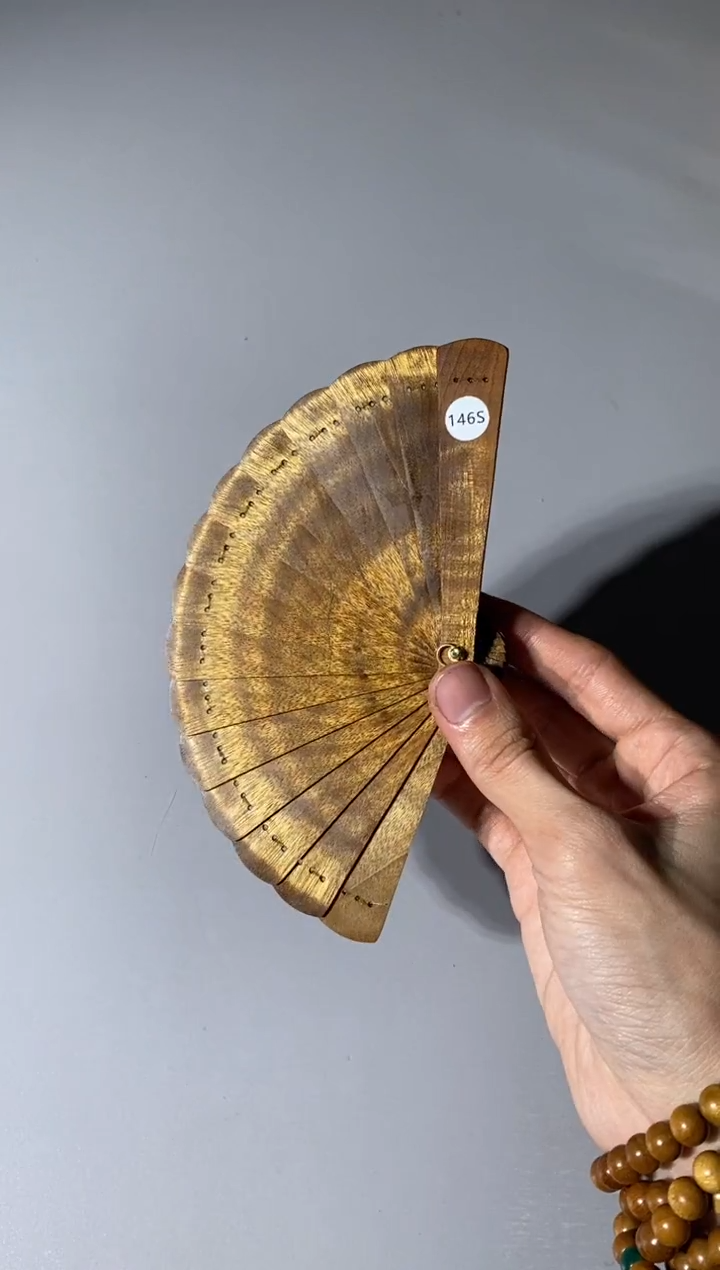 【闪购商品】金丝楠木雕146号10cm金丝楠木小叶桢楠掌中扇
