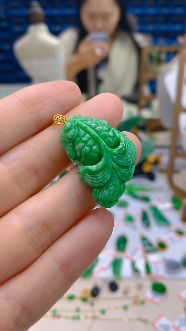 颈饰18K金镶嵌翡翠新号开播 全场乱卖