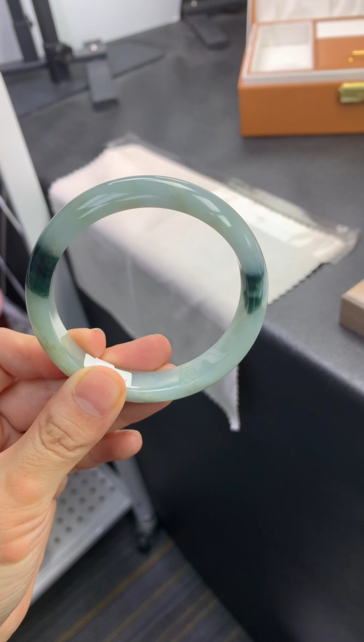 未镶嵌手镯翡翠退货需手镯吊牌标签完好