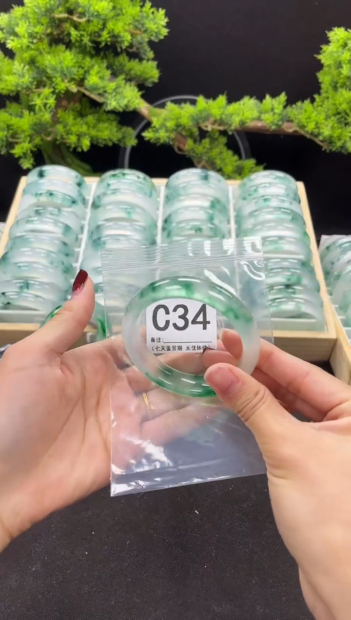 【闪购商品】石英岩玉手镯未镶嵌C34