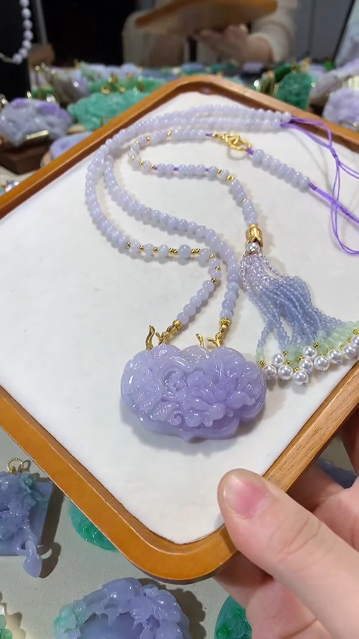 颈饰未镶嵌翡翠吊坠